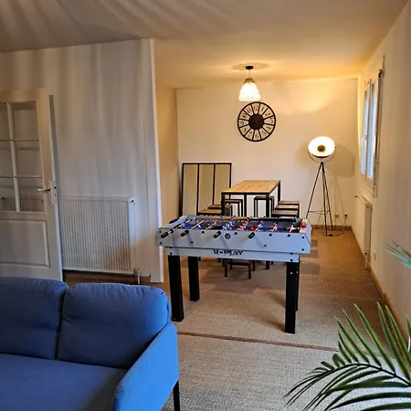 Dans Maison En Colocation منزل للإقامة ريدون